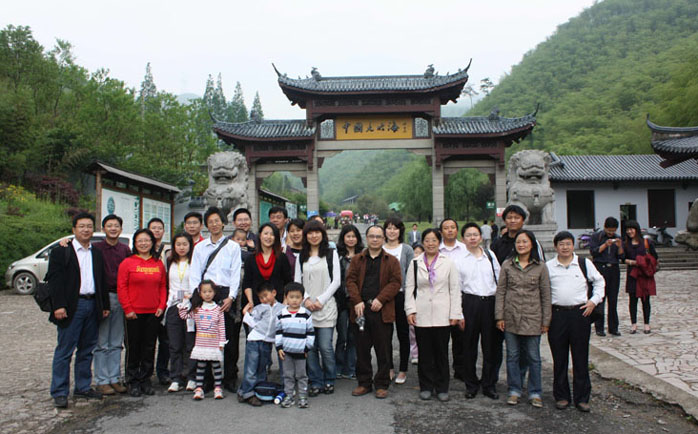 公司青联会组织青年教师开展户外踏青活动