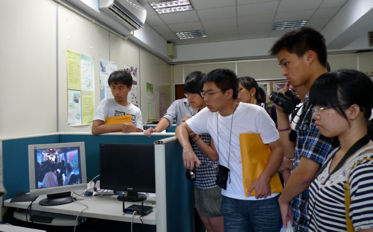 公司师生参观成功大学行动实验室